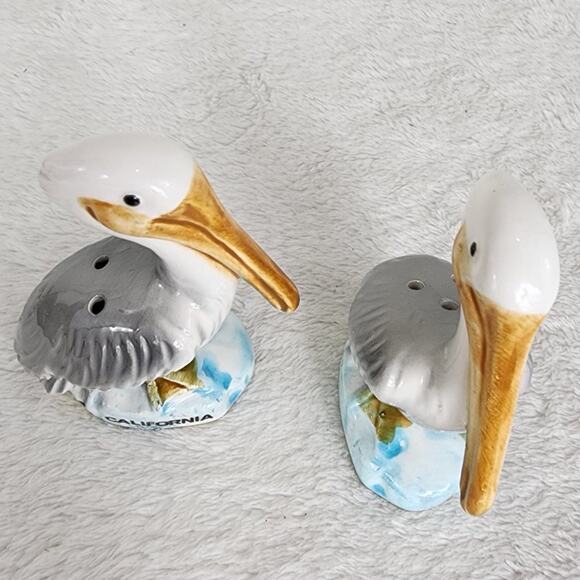 Vintage Pelican California Salt & Pepper Ceramic Shakers- Monterey Made in Japan - Picture 5 of 6